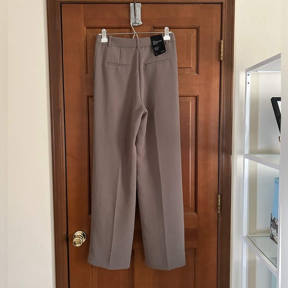 NWT Aritzia The Effortless Pant Size 6 in Taupe - Picture 2 of 12